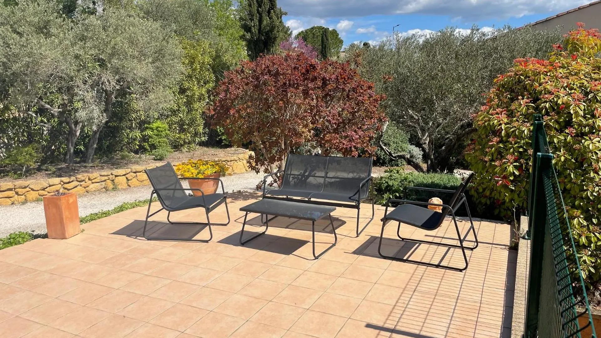 Studio Charmant Avec Terrasse Lancon-Provence 0*,  France